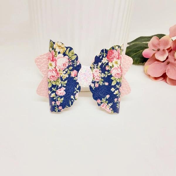 Kiarah scallop navy with pink floral